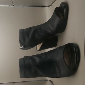 Naturalizer Black Leather Peep Toe Cut Out Ankle Bootie